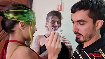 Preview 2 of 45 Years Old Aunty Fucking - Minha namorada levou a amiga pra casa e o pau cantou fundo na buceta gulosa dela