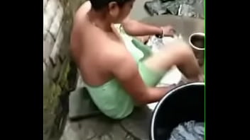 Preview 3 of Club Sexe - Bhabhi bathing video