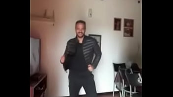 Preview 3 of Firts Gay - Bailando sexy para atraer hombres calientes con mi danzita aparentil