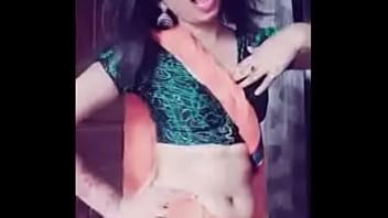 Preview 1 of Com Dont3 - सेक्सी फ़िगर भाभी की