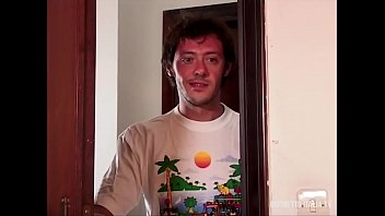 Preview 1 of Mz Fiva - La studentessa volenterosa invece di studiare vuole farsi inculare
