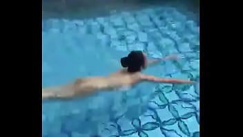 Preview 2 of Smell Spunk - Bạn ấy bơi