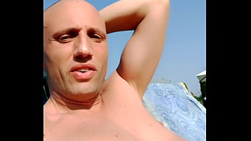 Preview 1 of Czech Casting Boots - Capitano Eric saluta i suoi fans mentre si rilassa in piscina