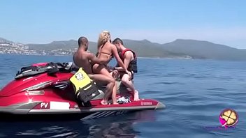 Preview 2 of Pussy Range - GIGA BAISE SUR LA MER