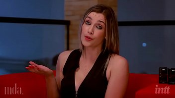 Preview 3 of Wwwxnvideos - Carol explica como usar o vibrador em gel
