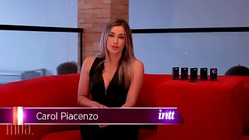 Preview 1 of Wwwxnvideos - Carol explica como usar o vibrador em gel