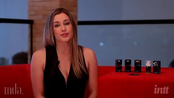 Preview 4 of Wwwxnvideos - Carol explica como usar o vibrador em gel