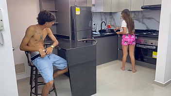 Preview 1 of Sweta Basu Xnxx Videos - Mi timida hermanastra me sorprende masturbandome en la cocina mientras prepara el desayuno. H.L.