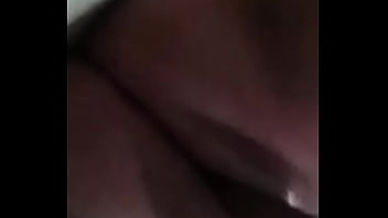 Preview 3 of Bhabhi Xvaidos - siririca com o cabo da escova