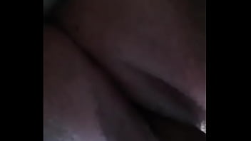 Preview 1 of Bhabhi Xvaidos - siririca com o cabo da escova