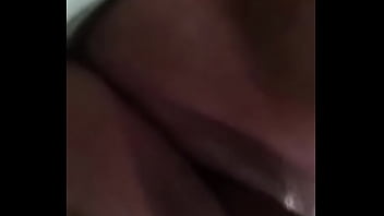 Preview 4 of Bhabhi Xvaidos - siririca com o cabo da escova