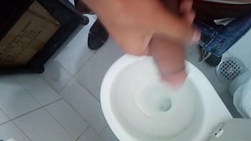 Preview 1 of Gina Xxxwww18 - Pajeandome en el trabajo