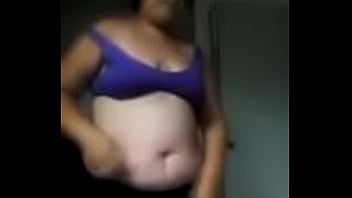 Preview 2 of Ass Po2 - Brenda la gordita se quita la ropa otra vez