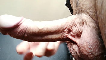 Preview 1 of Girls Fucked As Public Bus - Se chauffant pour pr&eacute_parer une branlette