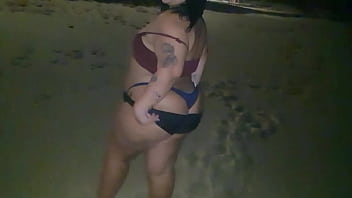 Preview 1 of Canan Baby - PUTINHA COM CUZAO CURTINDO PRAIA SOLO