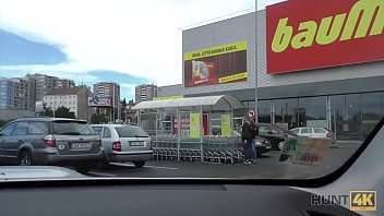 Preview 1 of Two Girl Boobs Xxx - HUNT4K. De c&oacute_mo compr&eacute_ un joven co&ntilde_o durante mis compras