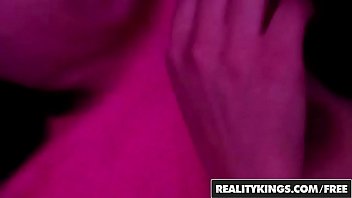 Preview 4 of Il Ejacule Dans Sa Chatte - Two cute girls make out for their friend - Reality Kings