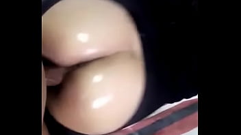 Preview 2 of Amaya Perera Fuck Videos - El Hermoso culito de la Novia de mi Pap&aacute_ Ba&ntilde_ado en aceite