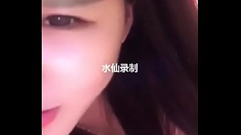 Preview 3 of Mom And Son Karala India - 咩女网红在开房的酒店里直播唠嗑，还露出了性感的大奶子