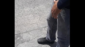 Preview 3 of Sixy Pilice - de olho na rola do agente