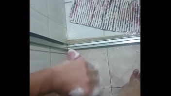 Preview 2 of Her Step Daddy - Banho gostoso de pau duro 2