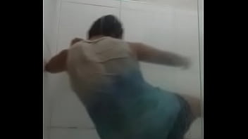 Preview 2 of Nadia Red Tub - Negro arrastando o cu no chuveiro e gozando (ASSISTA ATE O FINAL?)