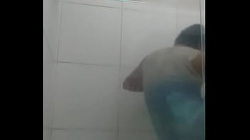 Preview 1 of Nadia Red Tub - Negro arrastando o cu no chuveiro e gozando (ASSISTA ATE O FINAL?)