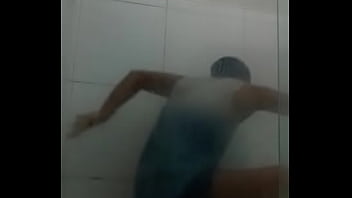 Preview 4 of Nadia Red Tub - Negro arrastando o cu no chuveiro e gozando (ASSISTA ATE O FINAL?)