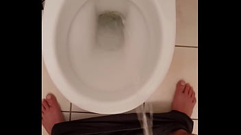Preview 1 of Amateur Mom Tease Son - Pipi pisse