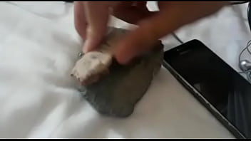 Preview 2 of Sleep Whil Mom - BIG CUTE ROCK WHIT A CUTE PUSSY GETS FUCKED BY A RETARDED ROCK WHILE 2 HORNY LOOSERS WACH
