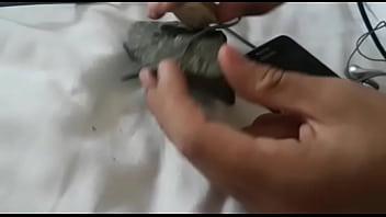 Preview 4 of Sleep Whil Mom - BIG CUTE ROCK WHIT A CUTE PUSSY GETS FUCKED BY A RETARDED ROCK WHILE 2 HORNY LOOSERS WACH
