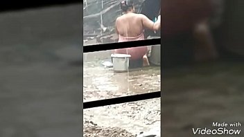 Preview 4 of Reshma Sex Masala Videos - Indian village bhabi bathing 2