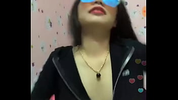 Preview 2 of Xxx Pakistani Gil 13 Sal Ki - G&aacute_i bigo show