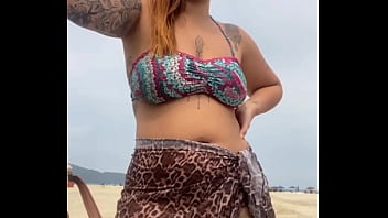 Preview 3 of Xxx Cow Video - FIQUEI PELADINHA NA PRAIA NA FRENTE DO CARA,  ELE FICOU DE PAU DURO,  E EU DEI UMA PEGADINHA NO PAU
