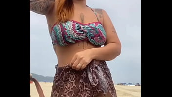 Preview 4 of Xxx Cow Video - FIQUEI PELADINHA NA PRAIA NA FRENTE DO CARA,  ELE FICOU DE PAU DURO,  E EU DEI UMA PEGADINHA NO PAU