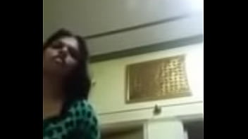 Preview 1 of Xvideos Mtungo - Bhabi showing her naked body on camera