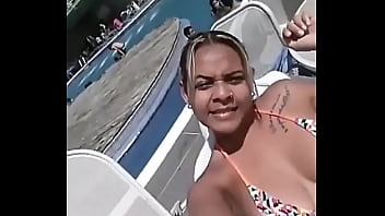 Preview 2 of Majeur - La m&aacute_s puta de mis primas me manda las tetas por whats