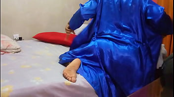 Preview 1 of Skinny Blood - Calcinha amarela e roup&atilde_o azul