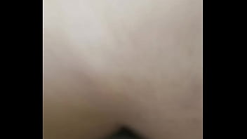 Preview 2 of Blonde Teen Smoke Bong Blowjob - Novinha transando no mato