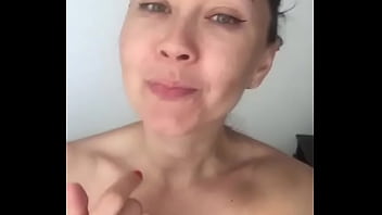 Preview 2 of Beren Saat Hot - Наталия Седова красивая велнес-исполнитель Россия