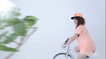 Preview 1 of Xxx Gal Banana - 天然桃乳エロボディ 前編   音羽レオン