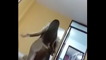 Preview 4 of Jvshhhbsd - Esthefany moviendo el culo