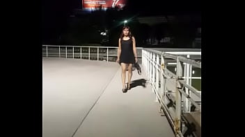 Preview 2 of Black Cock Cumshot Face - Travesti caminando por la calle... T&aacute_mara Gorza