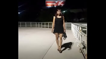 Preview 3 of Black Cock Cumshot Face - Travesti caminando por la calle... T&aacute_mara Gorza