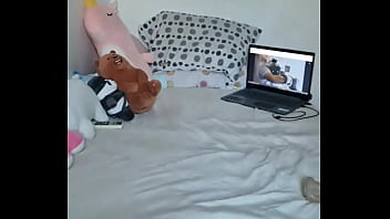 Preview 2 of Evie Carrot - Mimi Bolivariana enfiando consolo no cu