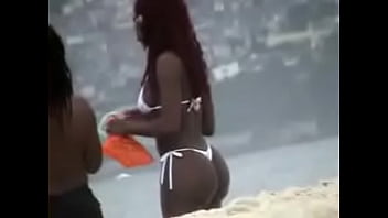 Preview 3 of Best Deepthro - Mulata de fio dental branco na praia.