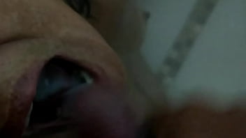 Preview 2 of Massaage Sex With Swiming Pool - Bebendo a porra do meu neg&atilde_o,  safada gosta &eacute_ de gozada na boca !!!!
