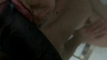 Preview 4 of Massaage Sex With Swiming Pool - Bebendo a porra do meu neg&atilde_o,  safada gosta &eacute_ de gozada na boca !!!!