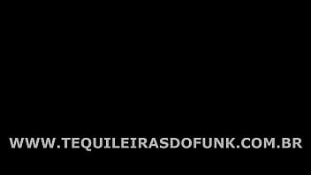 Preview 4 of Mom Uses My Dick - Na Cama com D&eacute_bora Fantine ( Tequileiras do Funk )
