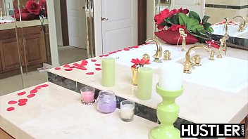 Preview 1 of Sister Bj For Brother - Tempting babe Charlotte Cross feasts on wet lesbo pussy